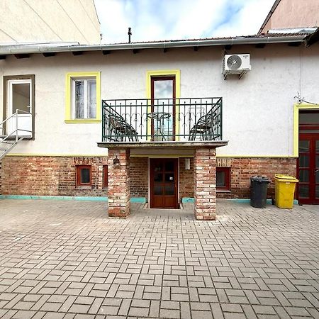 Kuriozum Vendeghaz Hotel Сегед Екстериор снимка