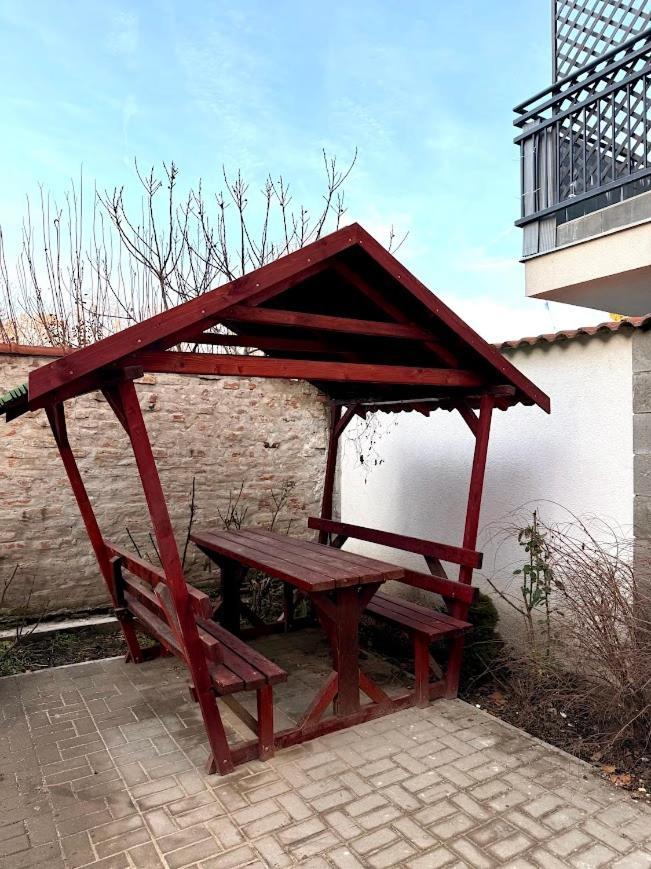 Kuriozum Vendeghaz Hotel Сегед Екстериор снимка